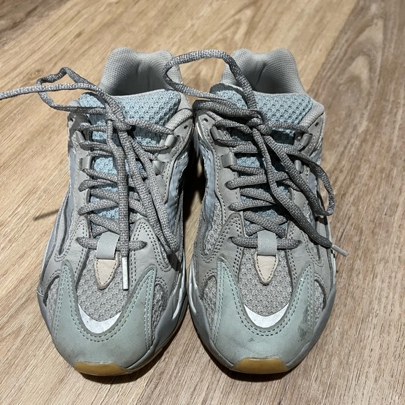 Yeezy Adidas boost 700 V2 in inertia - Picture 4 of 6